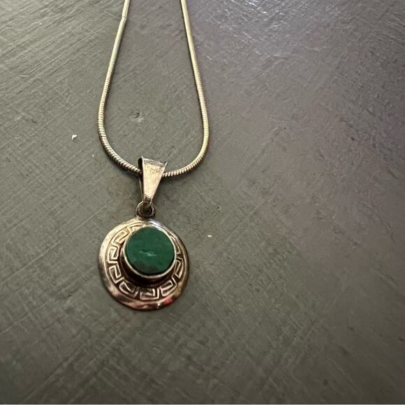 925 Sterling Silver Pendant & Necklace - Picture 5 of 13